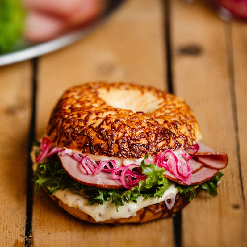 Linnea Vihosen pastrami-juustobagel